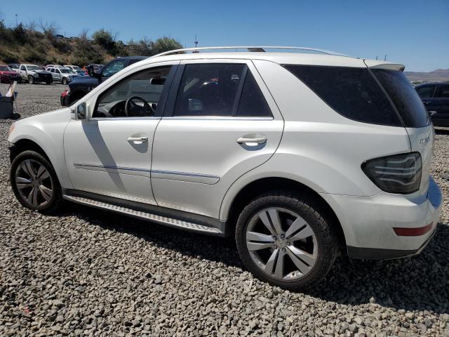 4JGBB8GB0BA638881 - 2011 MERCEDES-BENZ ML 350 4MATIC WHITE photo 2