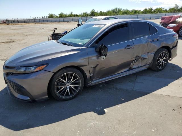 4T1T11AK5MU569131 - 2021 TOYOTA CAMRY SE GRAY photo 1