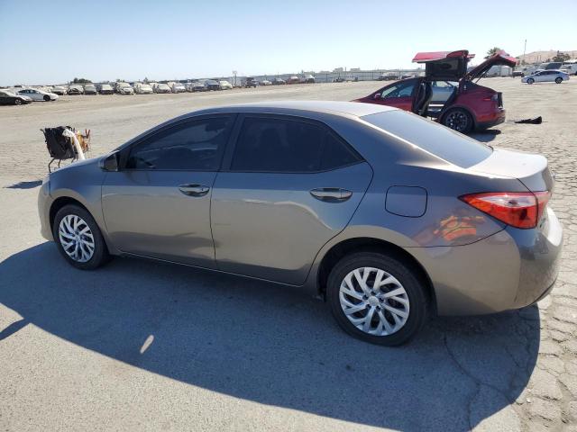 2T1BURHE1JC106322 - 2018 TOYOTA COROLLA L GRAY photo 2