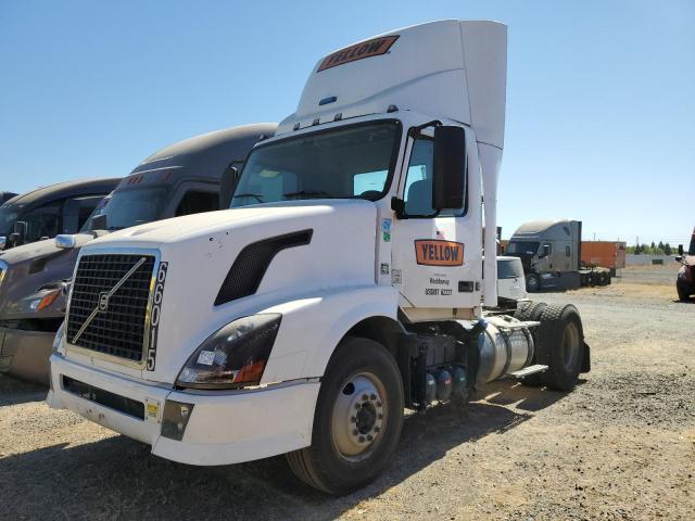 4V4N39EG4CN556475 - 2012 VOLVO VN VNL WHITE photo 2