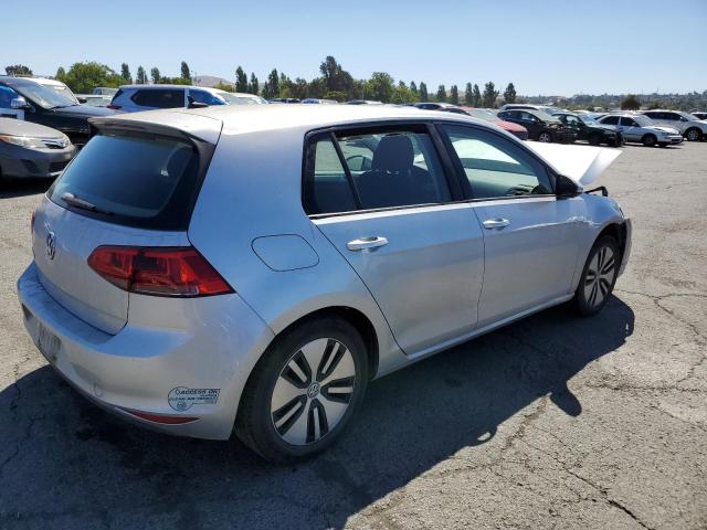 WVWKP7AU0GW913590 - 2016 VOLKSWAGEN E-GOLF SE SILVER photo 3