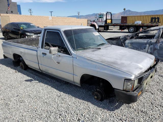 JT4RN55D4G0178117 - 1986 TOYOTA PICKUP 1/2 TON RN55 DLX SILVER photo 4