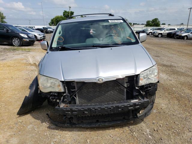 2A4RR5D14AR492806 - 2010 CHRYSLER TOWN & COU TOURING SILVER photo 5