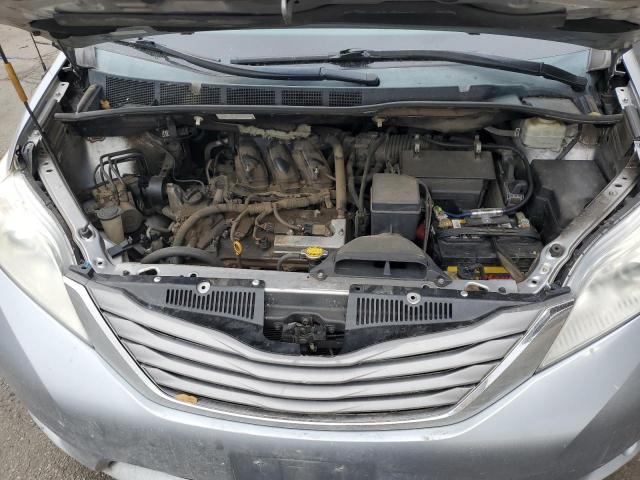 5TDDK3DC0CS045345 - 2012 TOYOTA SIENNA XLE 银色 照片 12