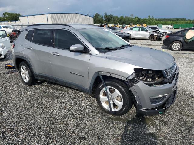 3C4NJCBBXKT851084 - 2019 JEEP COMPASS LATITUDE SILVER photo 4