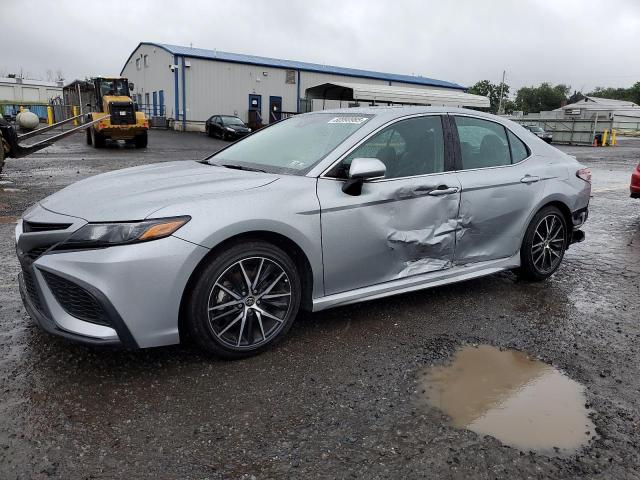 4T1S11AK5PU134500 - 2023 TOYOTA CAMRY SE NIGHT SHADE SILVER photo 1