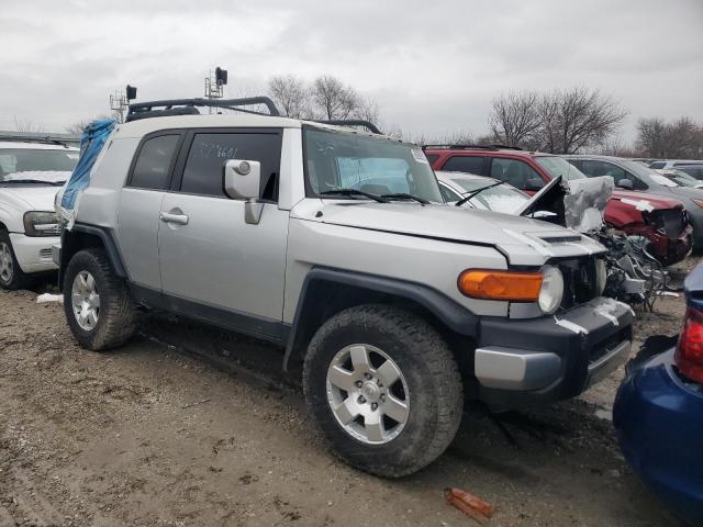 JTEBU11F570042529 - 2007 TOYOTA FJ CRUISER SILVER photo 1