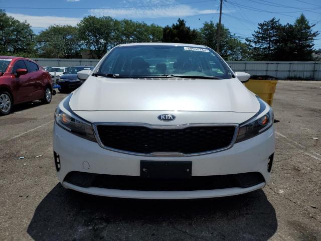 3KPFL4A78HE129207 - 2017 KIA FORTE LX WHITE photo 5