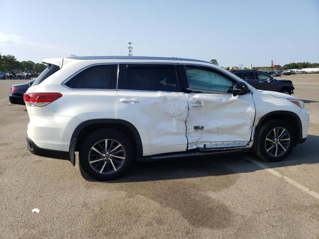 5TDJZRFH4JS839403 - 2018 TOYOTA HIGHLANDER SE WHITE photo 3