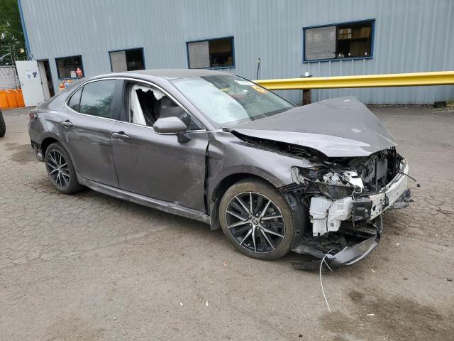 4T1G11AKXPU823261 - 2023 TOYOTA CAMRY SE NIGHT SHADE GRAY photo 4
