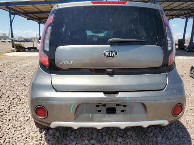 KNDJP3A56J7562540 - 2018 KIA SOUL + GRAY photo 6