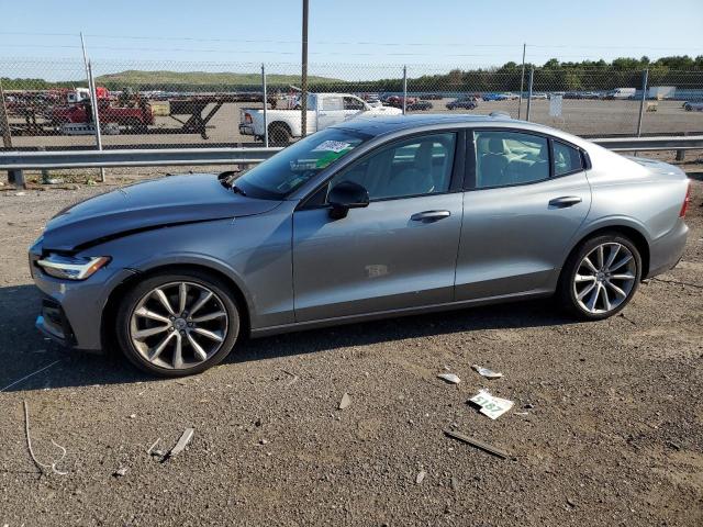 7JR102TZ0MG119370 - 2021 VOLVO S60 T5 MOMENTUM GRAY photo 1