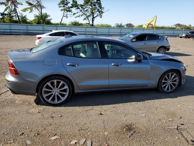 7JR102TZ0MG119370 - 2021 VOLVO S60 T5 MOMENTUM GRAY photo 3