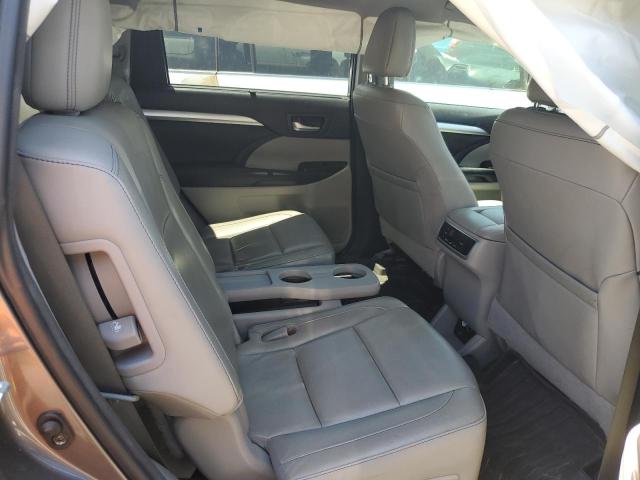 5TDKKRFH0GS163646 - 2016 TOYOTA HIGHLANDER XLE GRAY photo 11