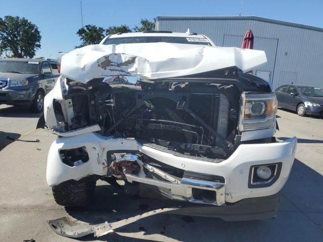 1GT12UE89GF125185 - 2016 GMC SIERRA K2500 DENALI WHITE photo 5