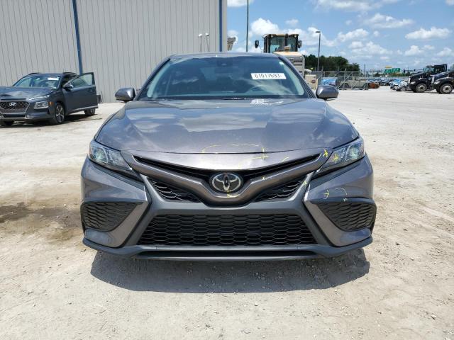 4T1G11AK2PU759894 - 2023 TOYOTA CAMRY SE NIGHT SHADE CHARCOAL photo 5
