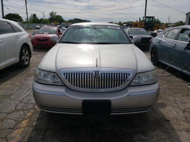 1LNHM81W13Y700894 - 2003 LINCOLN TOWN CAR EXECUTIVE SILVER photo 5