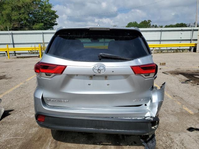 5TDJZRFH1KS602000 - 2019 TOYOTA HIGHLANDER SE SILVER photo 6