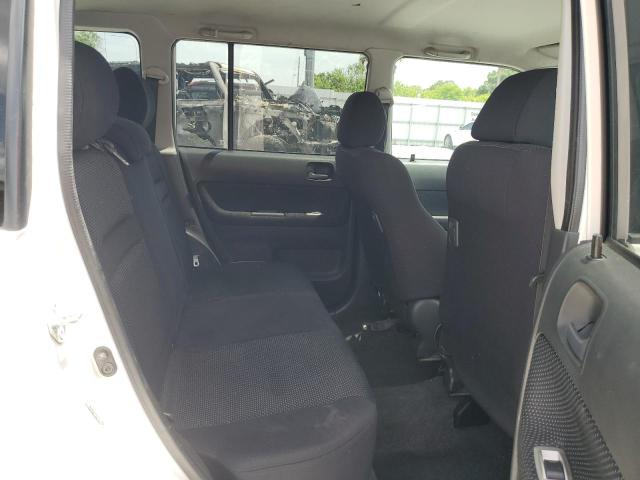 JTLKT324750205120 - 2005 TOYOTA SCION XB WHITE photo 11