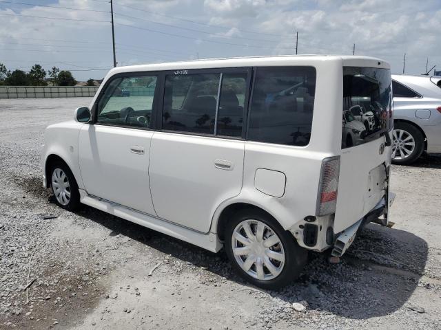 JTLKT324750205120 - 2005 TOYOTA SCION XB WHITE photo 2