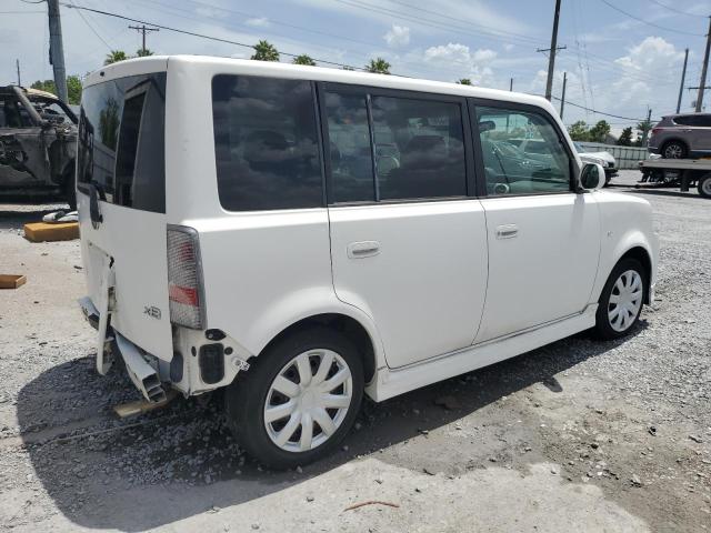 JTLKT324750205120 - 2005 TOYOTA SCION XB WHITE photo 3