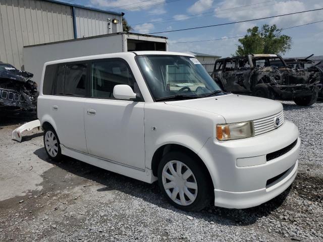 JTLKT324750205120 - 2005 TOYOTA SCION XB WHITE photo 4