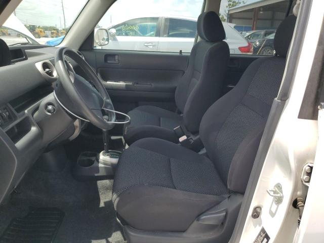 JTLKT324750205120 - 2005 TOYOTA SCION XB WHITE photo 7