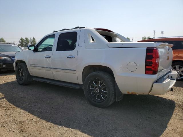 3GNTKGE76CG273991 - 2012 CHEVROLET AVALANCHE LTZ WHITE photo 2