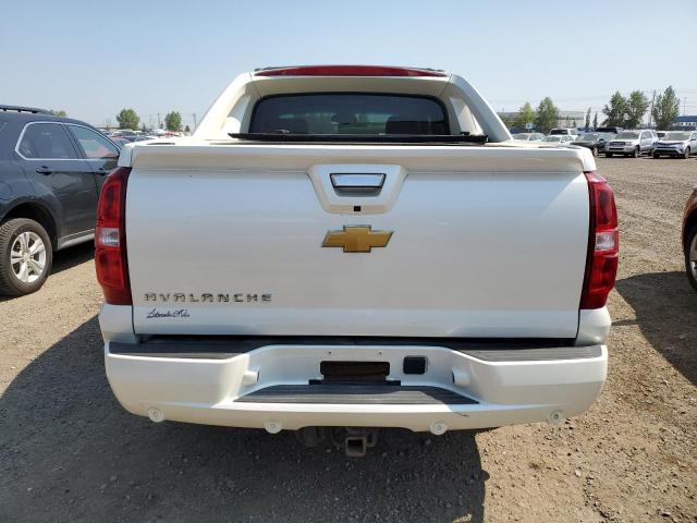 3GNTKGE76CG273991 - 2012 CHEVROLET AVALANCHE LTZ WHITE photo 6