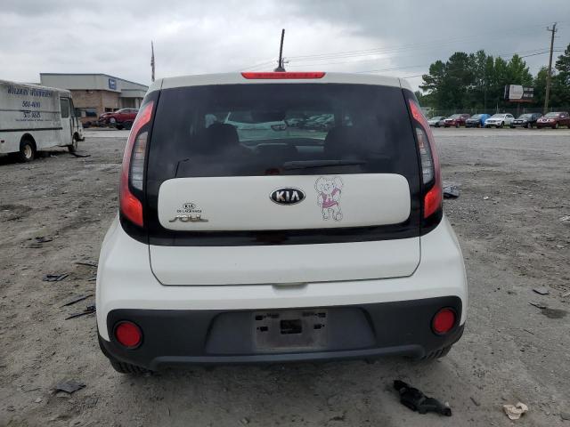 KNDJN2A22H7445876 - 2017 KIA SOUL WHITE photo 6