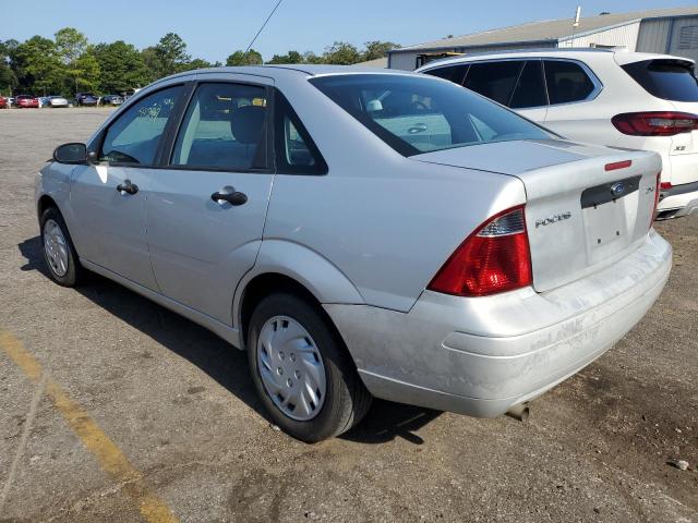 1FAFP34N45W139295 - 2005 FORD FOCUS ZX4 SILVER photo 2