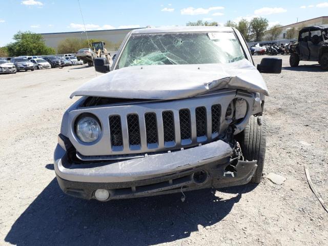 1C4NJPFAXGD609482 - 2016 JEEP PATRIOT LATITUDE SILVER photo 5