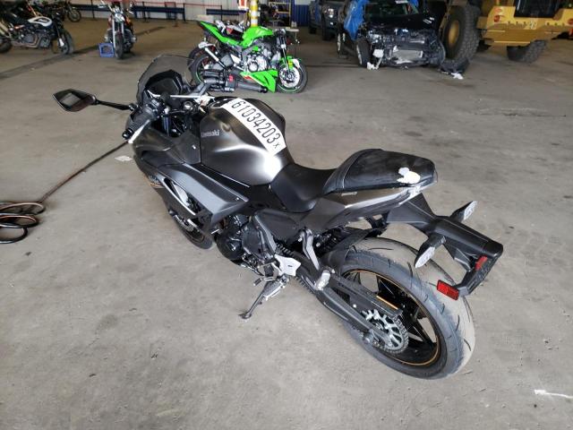 ML5EXER18PDA90217 - 2023 KAWASAKI EX650 R Сұр фото 3