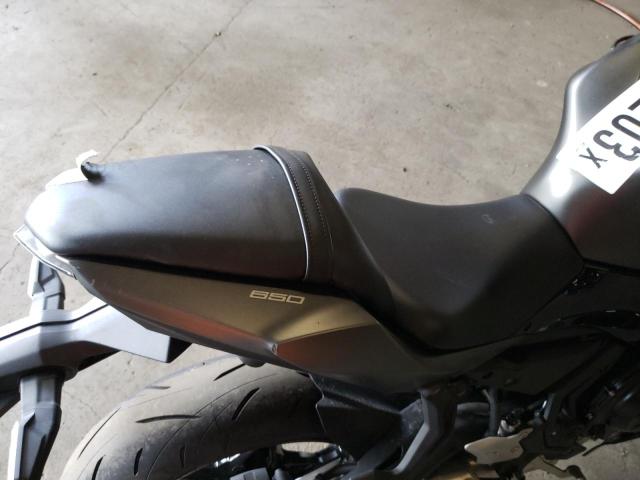 ML5EXER18PDA90217 - 2023 KAWASAKI EX650 R Сұр фото 6