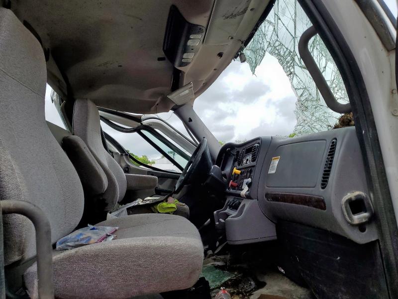 1FVACXFE5NHNA3541 - 2022 FREIGHTLINER M2 106 MEDIUM DUTY WHITE photo 5