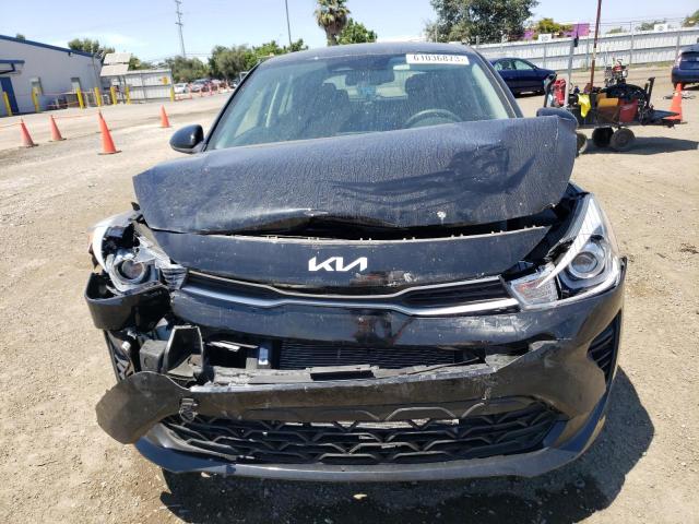 3KPA25AD8NE477349 - 2022 KIA RIO S BLACK photo 5