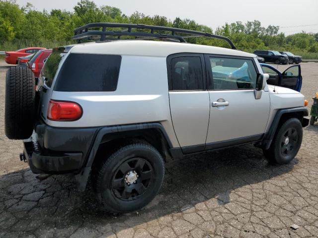 JTEBU11F970068714 - 2007 TOYOTA FJ CRUISER SILVER photo 3