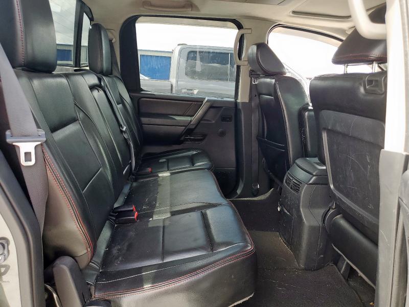 1N6BA0EC7CN322406 - 2012 NISSAN TITAN S ნაცრისფერი ფოტო 10