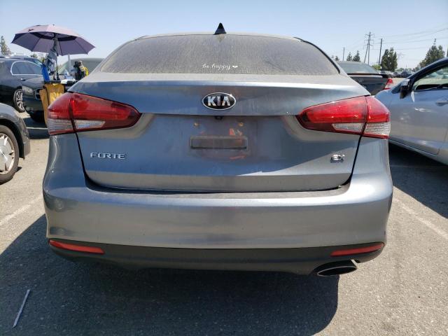 3KPFL4A8XHE051103 - 2017 KIA FORTE EX GRAY photo 6