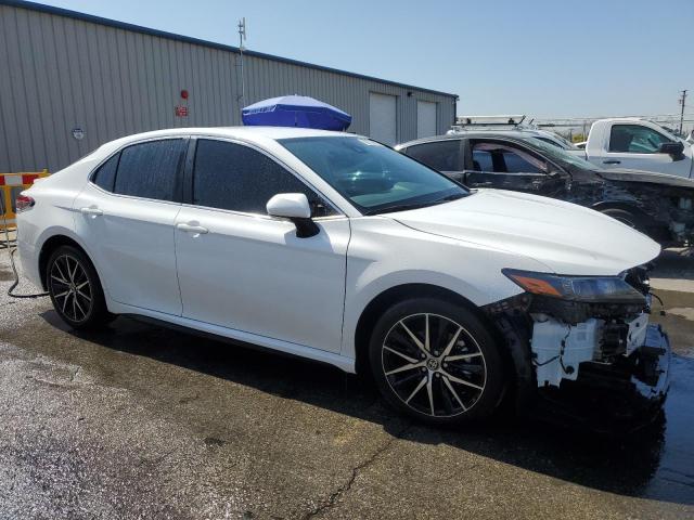 4T1G11AK4PU835020 - 2023 TOYOTA CAMRY SE NIGHT SHADE WHITE photo 4