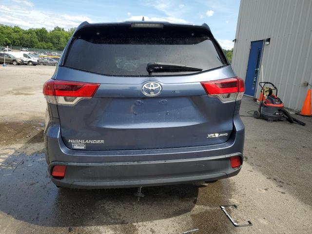 5TDJZRFH2JS842395 - 2018 TOYOTA HIGHLANDER SE BLUE photo 6