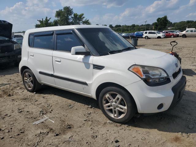 KNDJT2A22A7113982 - 2010 KIA SOUL + WHITE photo 4