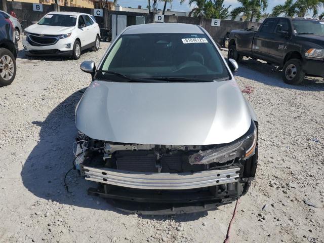 5YFB4MDE4PP056162 - 2023 TOYOTA COROLLA LE 银色 照片 5