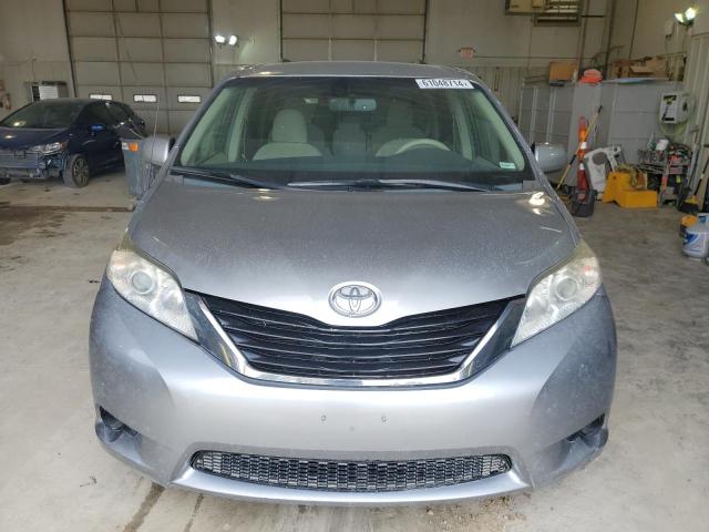 5TDKK3DCXES526066 - 2014 TOYOTA SIENNA LE GRAY photo 5