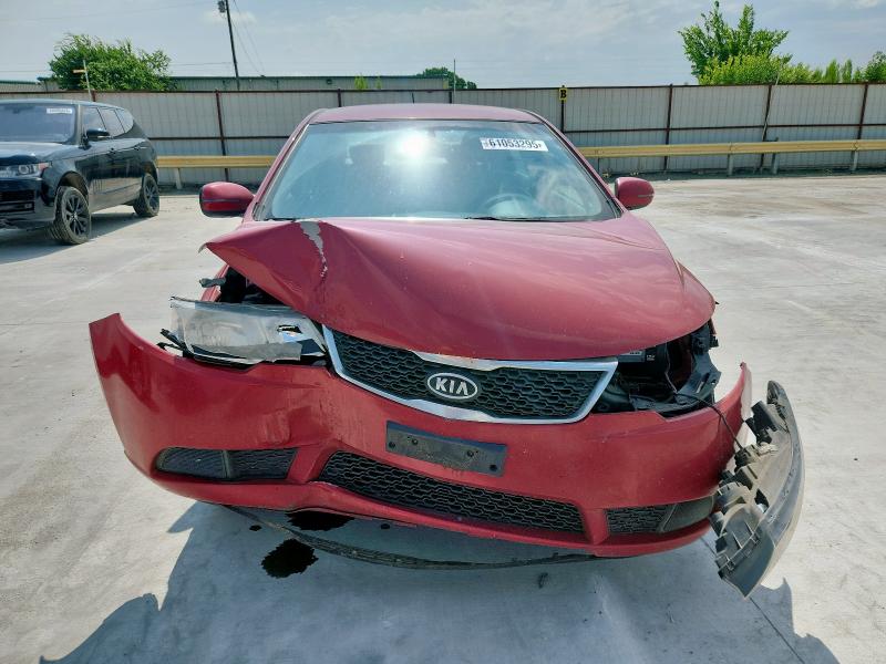 KNAFU4A20D5737209 - 2013 KIA FORTE EX წითელი ფოტო 5