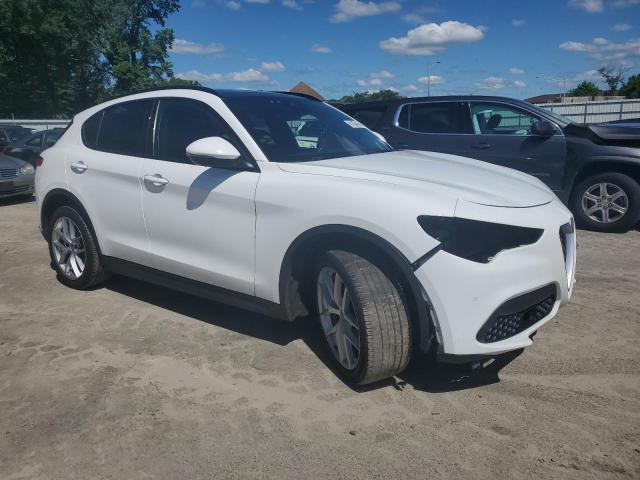 ZASPAKBN5K7C44745 - 2019 ALFA ROMEO STELVIO TI WHITE photo 4
