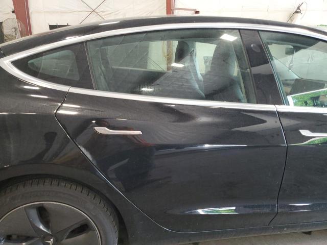 5YJ3E1EA2KF296472 - 2019 TESLA MODEL 3 შავი ფოტო 10