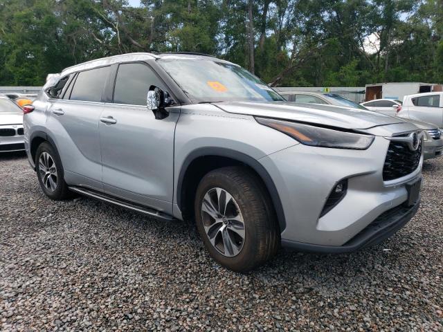 5TDGZRAH4NS539626 - 2022 TOYOTA HIGHLANDER XLE Gümüş foto 4