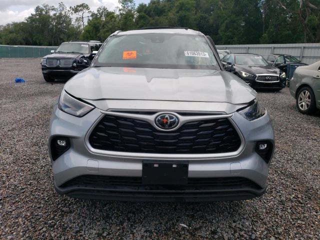 5TDGZRAH4NS539626 - 2022 TOYOTA HIGHLANDER XLE Gümüş foto 5