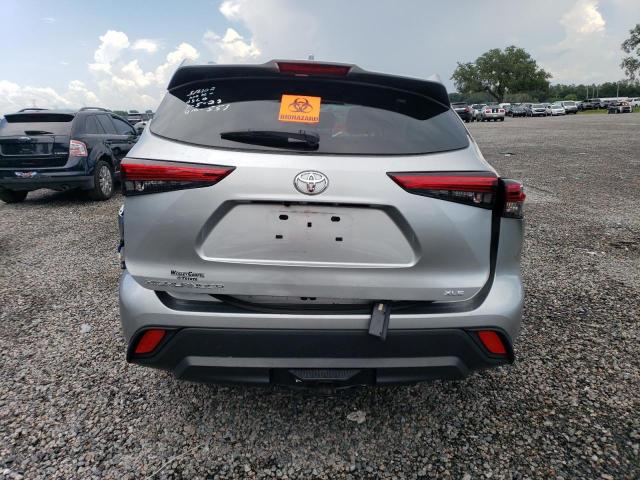 5TDGZRAH4NS539626 - 2022 TOYOTA HIGHLANDER XLE Gümüş foto 6